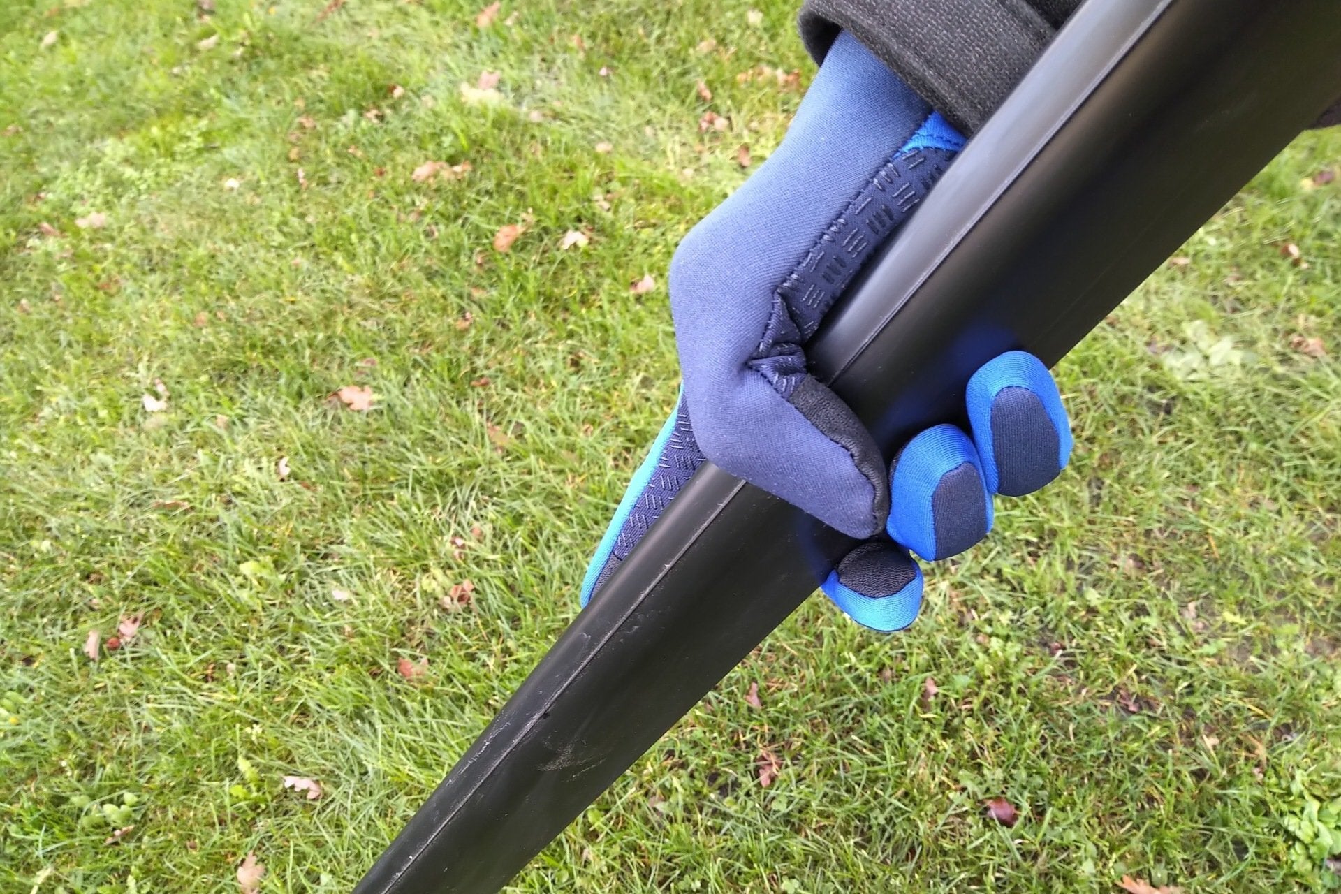 Budget windproof, palm grip and touchscreen gloves