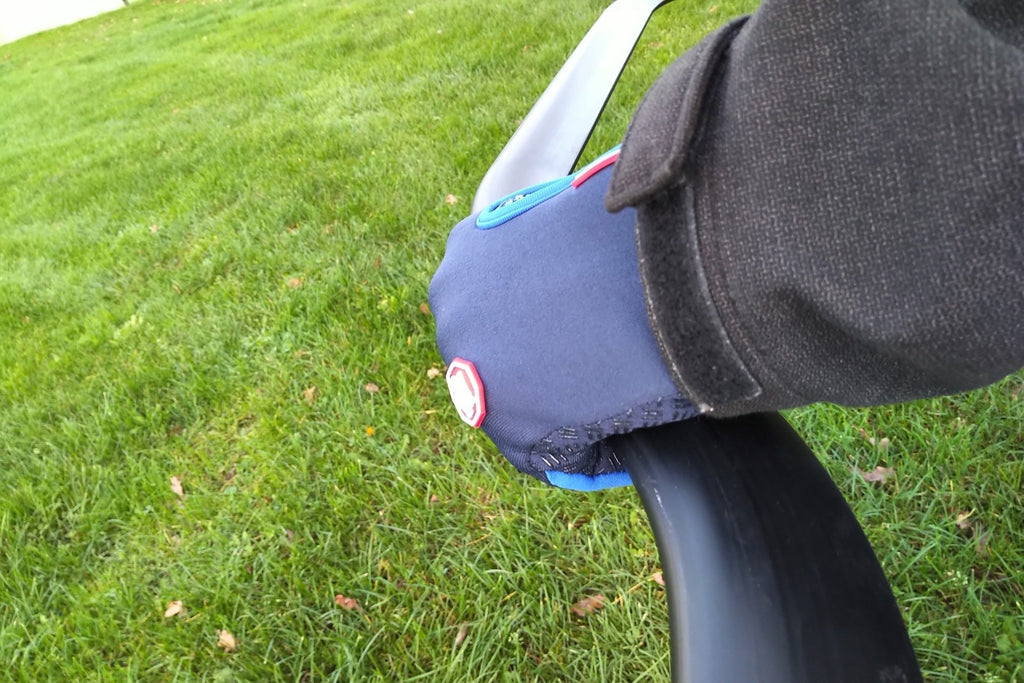 Budget windproof, palm grip and touchscreen gloves